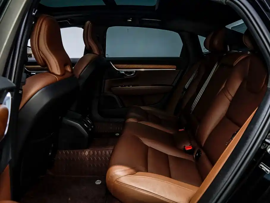 Volvo S90 2025 2024 B5 Momentum Luxury Edition