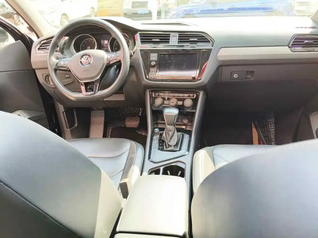صورة 12 - Volkswagen Tiguan L