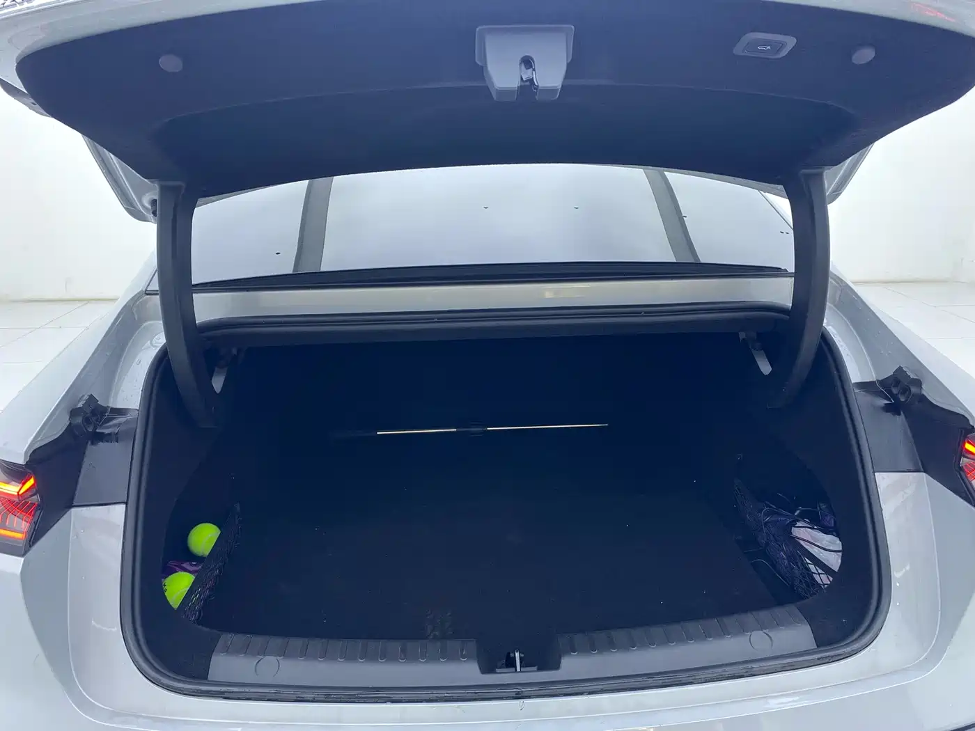 Geely Galaxy Galaxy E8 2024 665km RWD Starship Voyager Edition фото 17