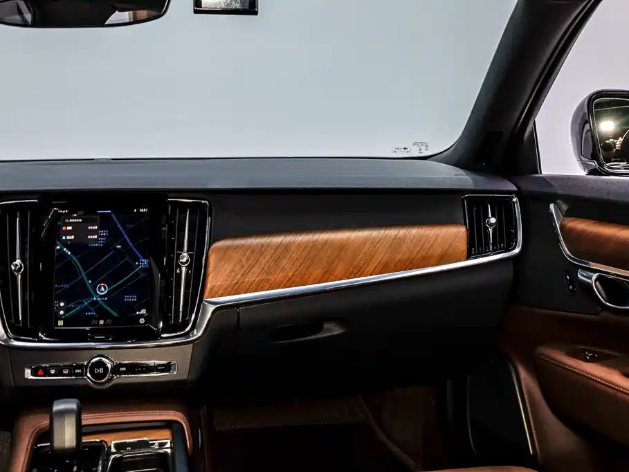 Volvo S90 2025 2024 B5 Momentum Luxury Edition