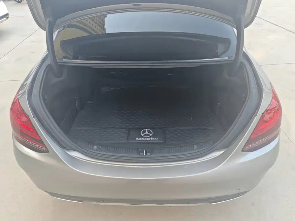 Фото 19 - Mercedes-Benz C-Class