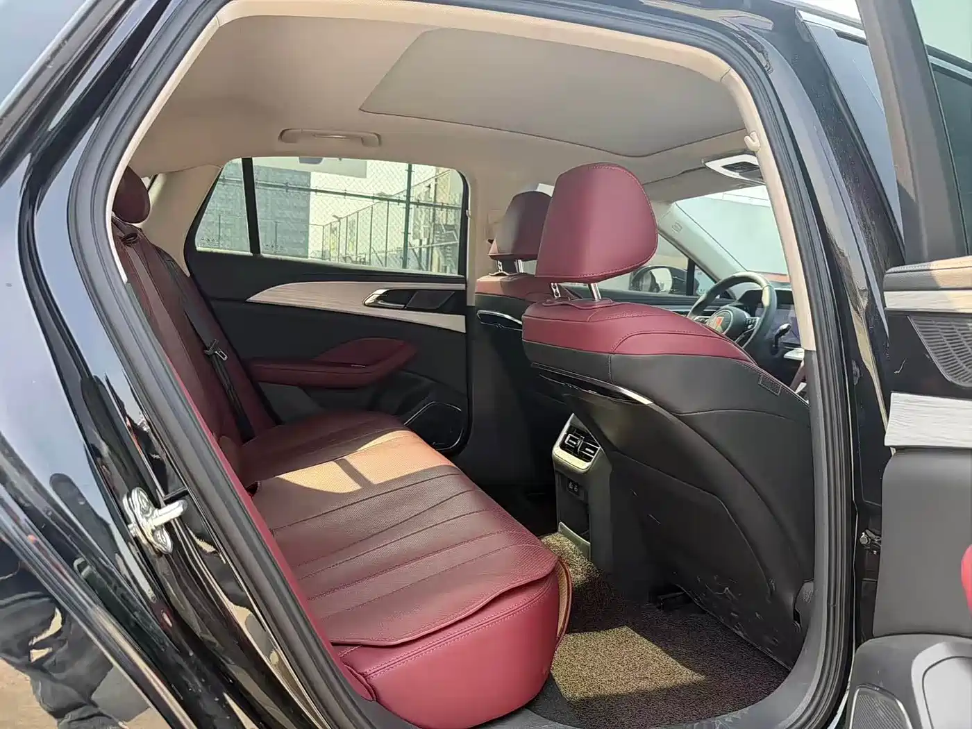Hongqi H5 2024 2.0T Automatic Smart Connect Flag Smooth Edition фото 10
