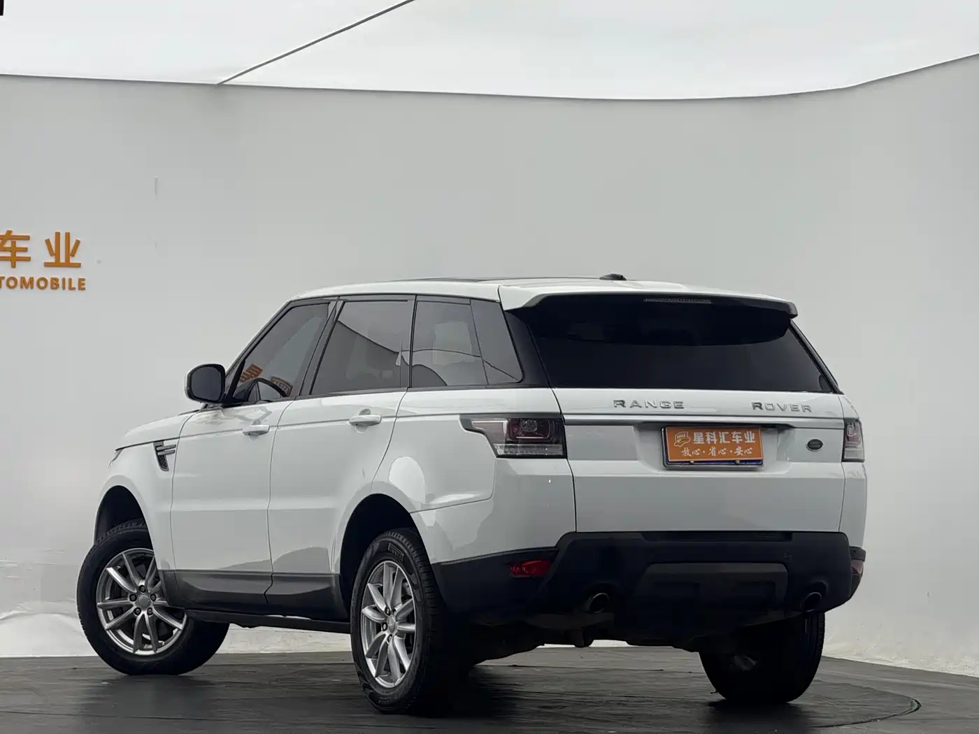 Land Rover Range Rover Sport 2016 Model 3.0 SC V6 SE фото 16