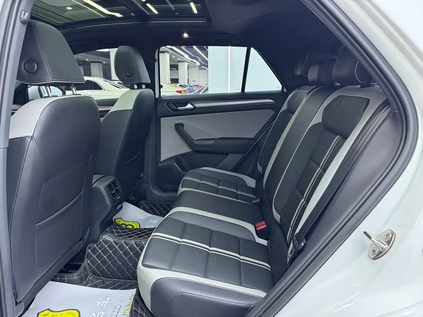 Volkswagen T-ROC 2023 300TSI DSG 2WD Starlight Edition фото 8