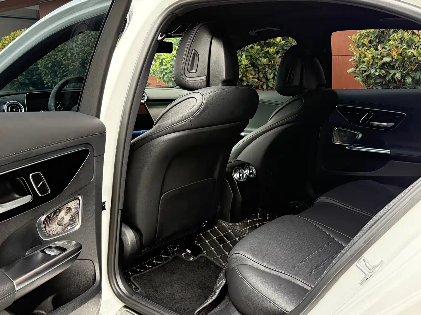 Mercedes-Benz C-Class 2023 Facelift C 260 L Night Sport Edition фото 10