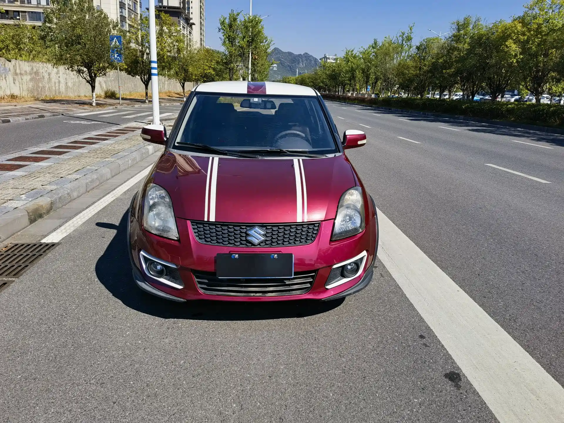 Photo 2 - Suzuki Swift
