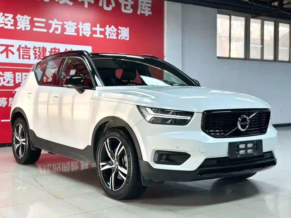 Фото 3 - Volvo XC40