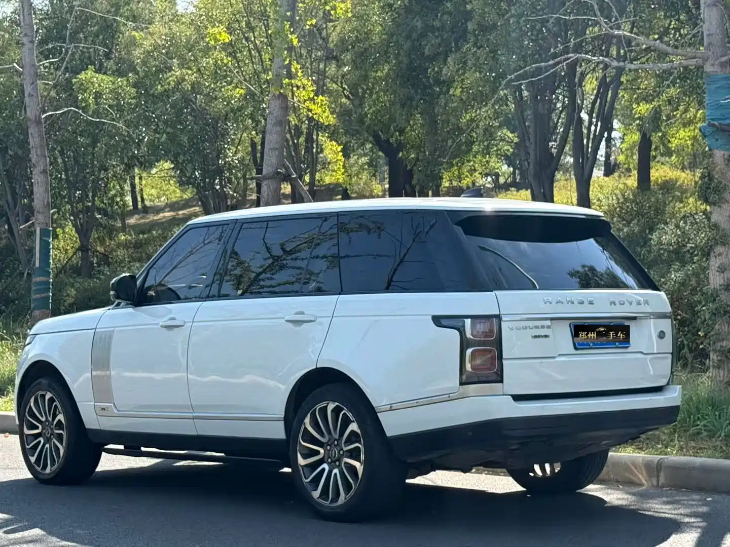 Photo 20 - Land Rover Range Rover