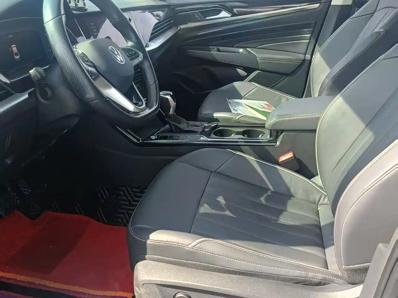 Volkswagen Passat 2022 330TSI Starlight Luxury Edition фото 10