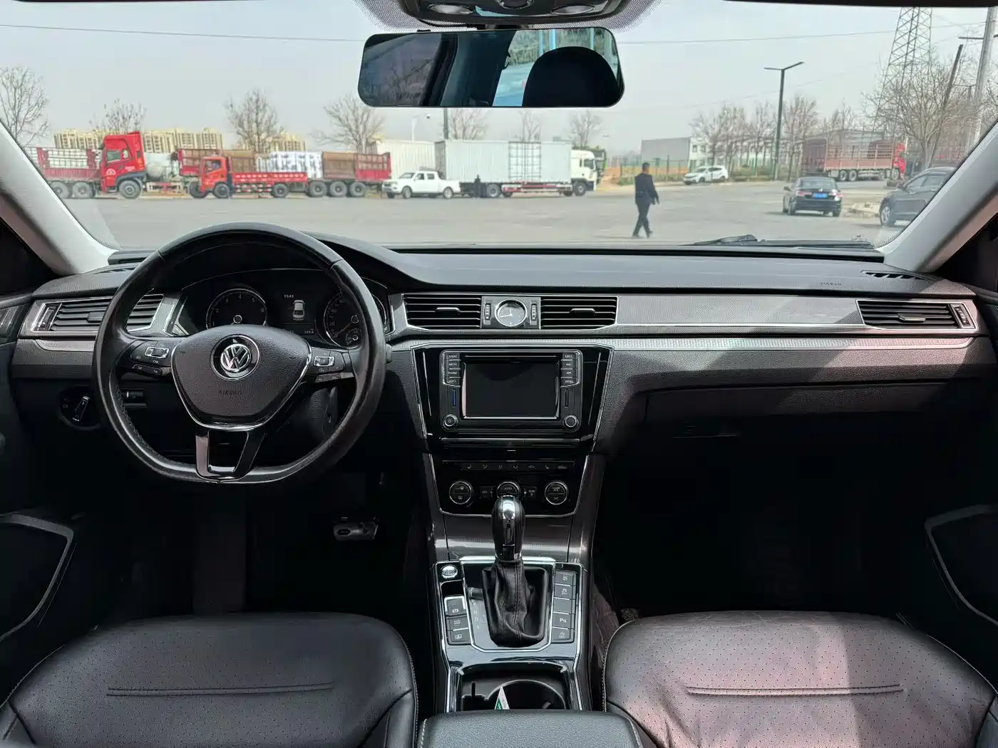 Volkswagen Passat 2017 330TSI DSG Luxury фото 4