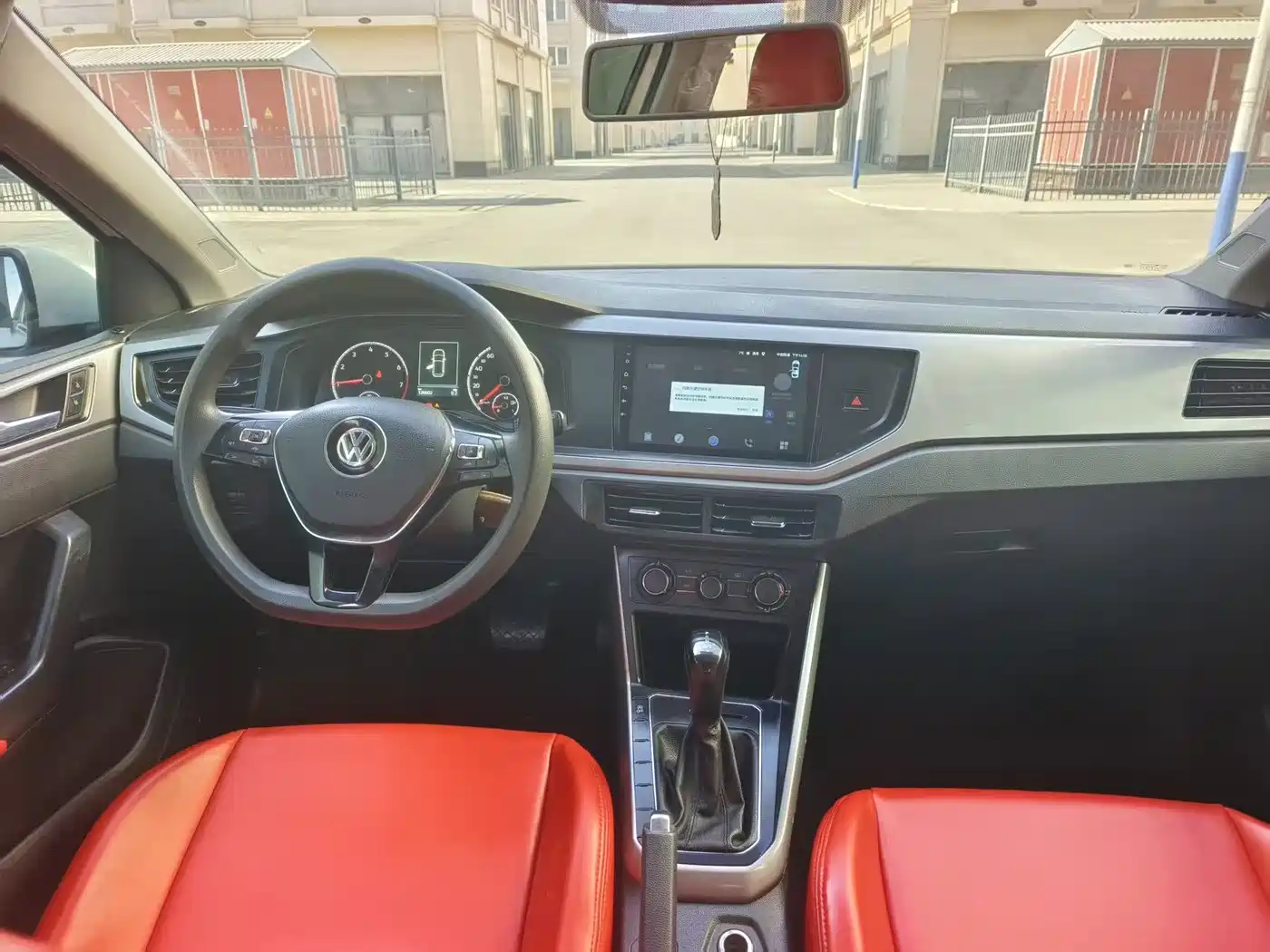 Volkswagen Polo 2019 Plus 1.5L Automatic Panorama Enjoyment Edition фото 5