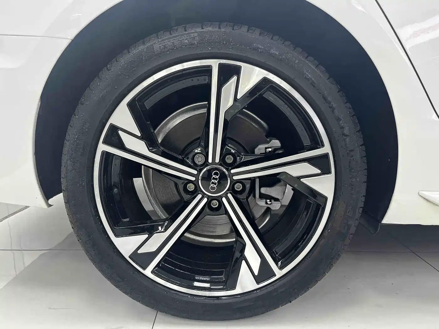 Audi A4L 2020 40 TFSI Luxury Dynamic фото 25