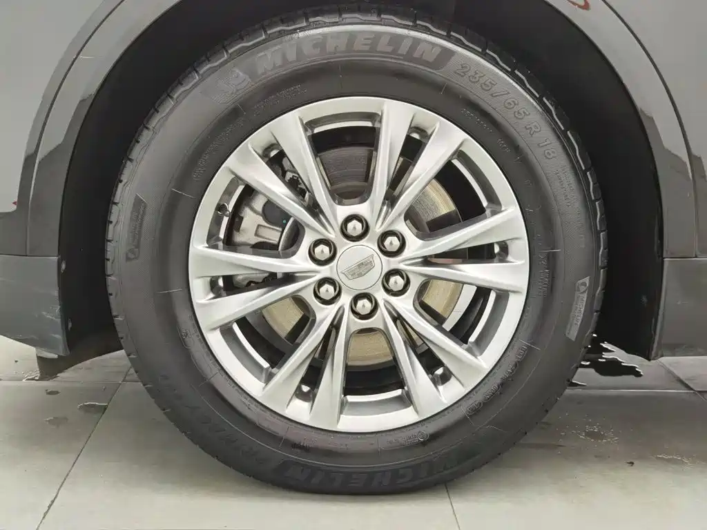 Photo 17 - Cadillac XT5