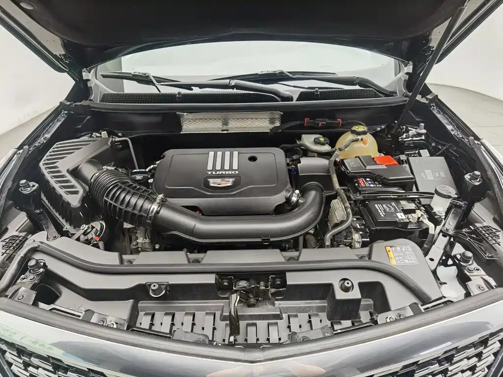 Photo 6 - Cadillac XT5