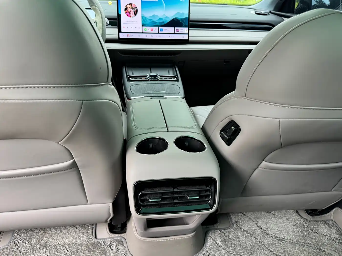 Geely Galaxy Galaxy Xingyao 8 2025 2025 130km EM-i Premium Edition