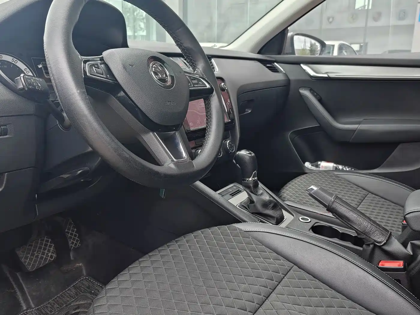 Škoda Octavia 2019 TSI230 DSG Luxury Edition фото 5