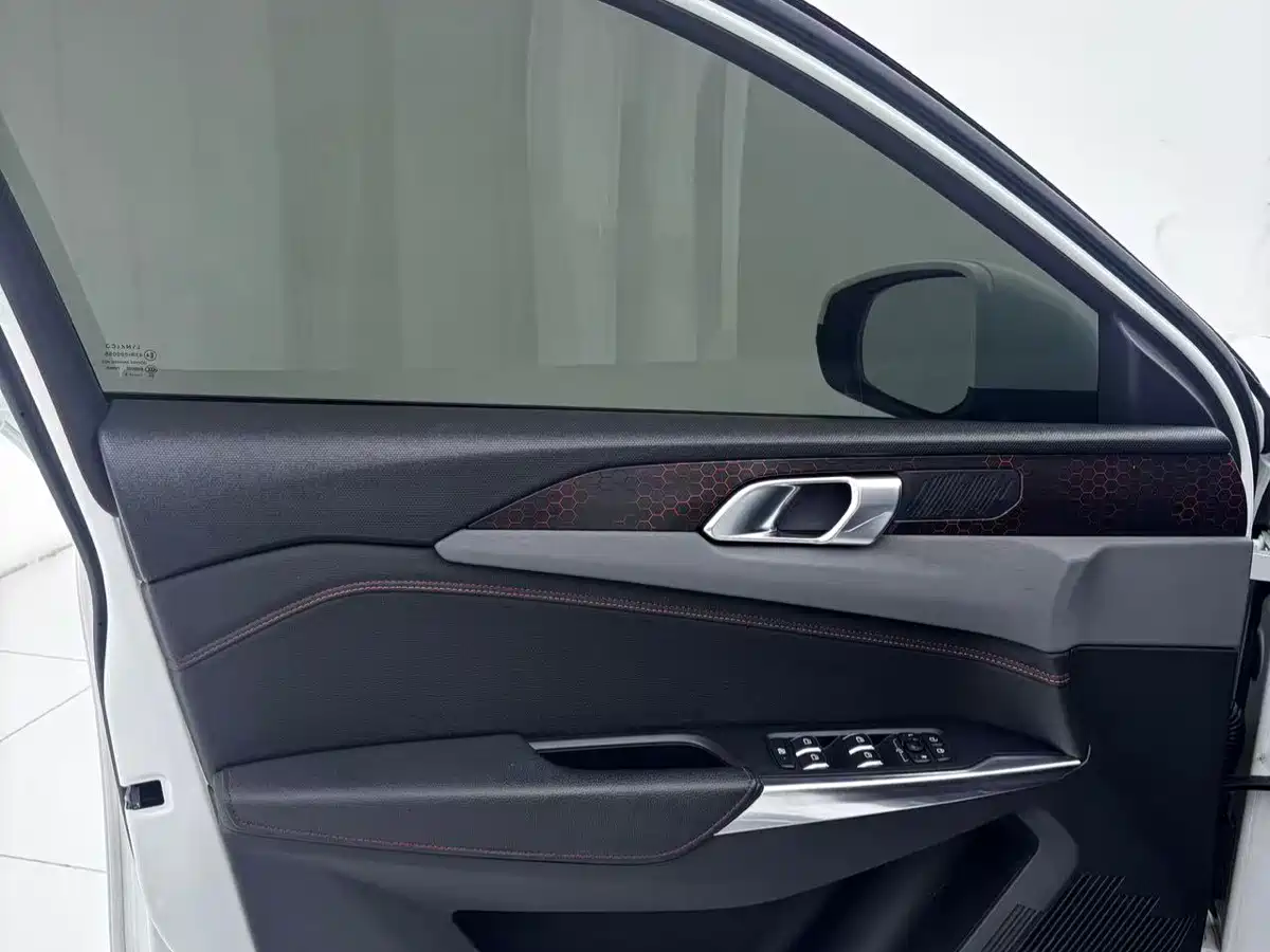 Lynk & Co 02 2019 1.5T DCT 2WD Power Edition China VI фото 18