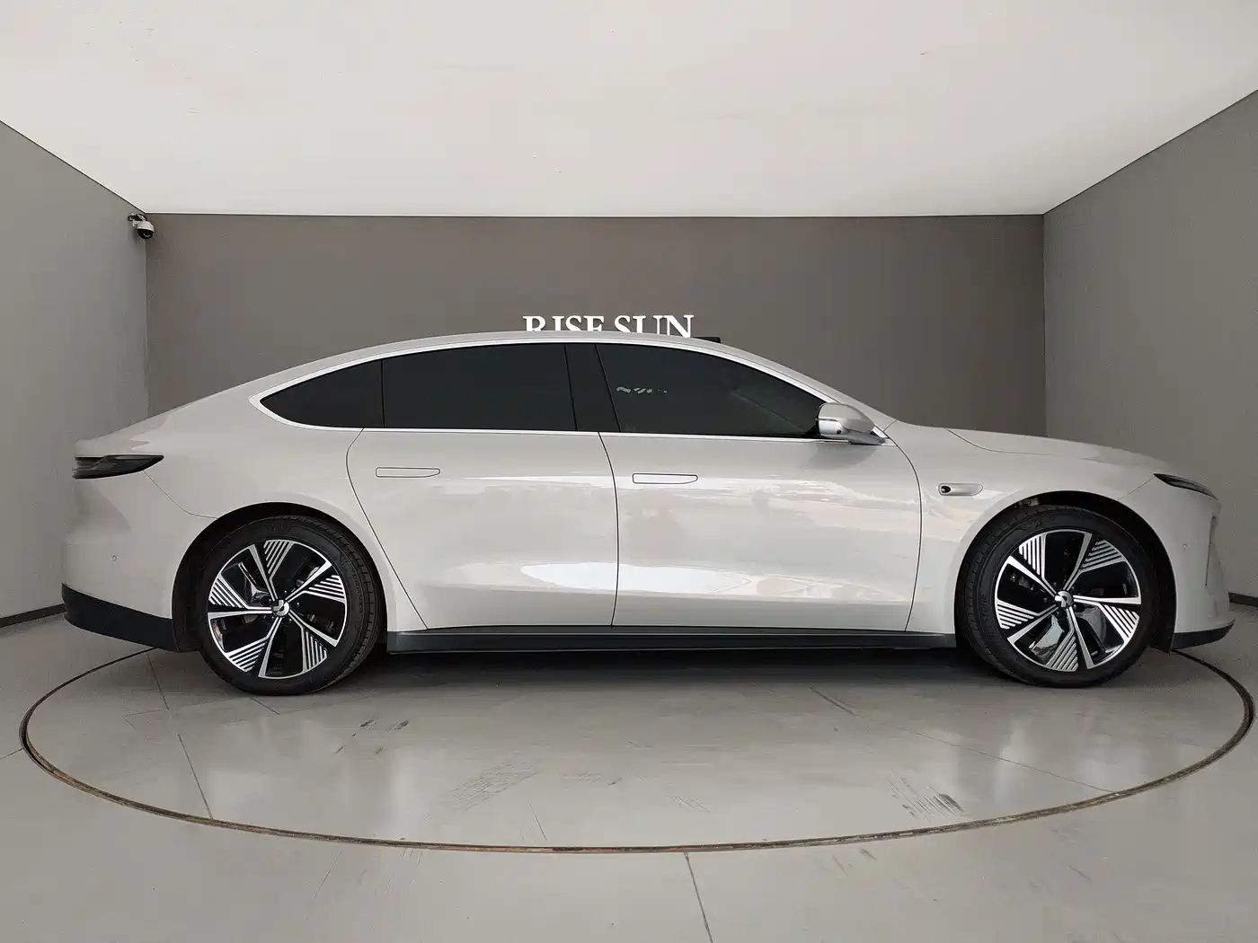 2025 NIO ET7