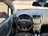 Photo 8 - Chevrolet Trax
