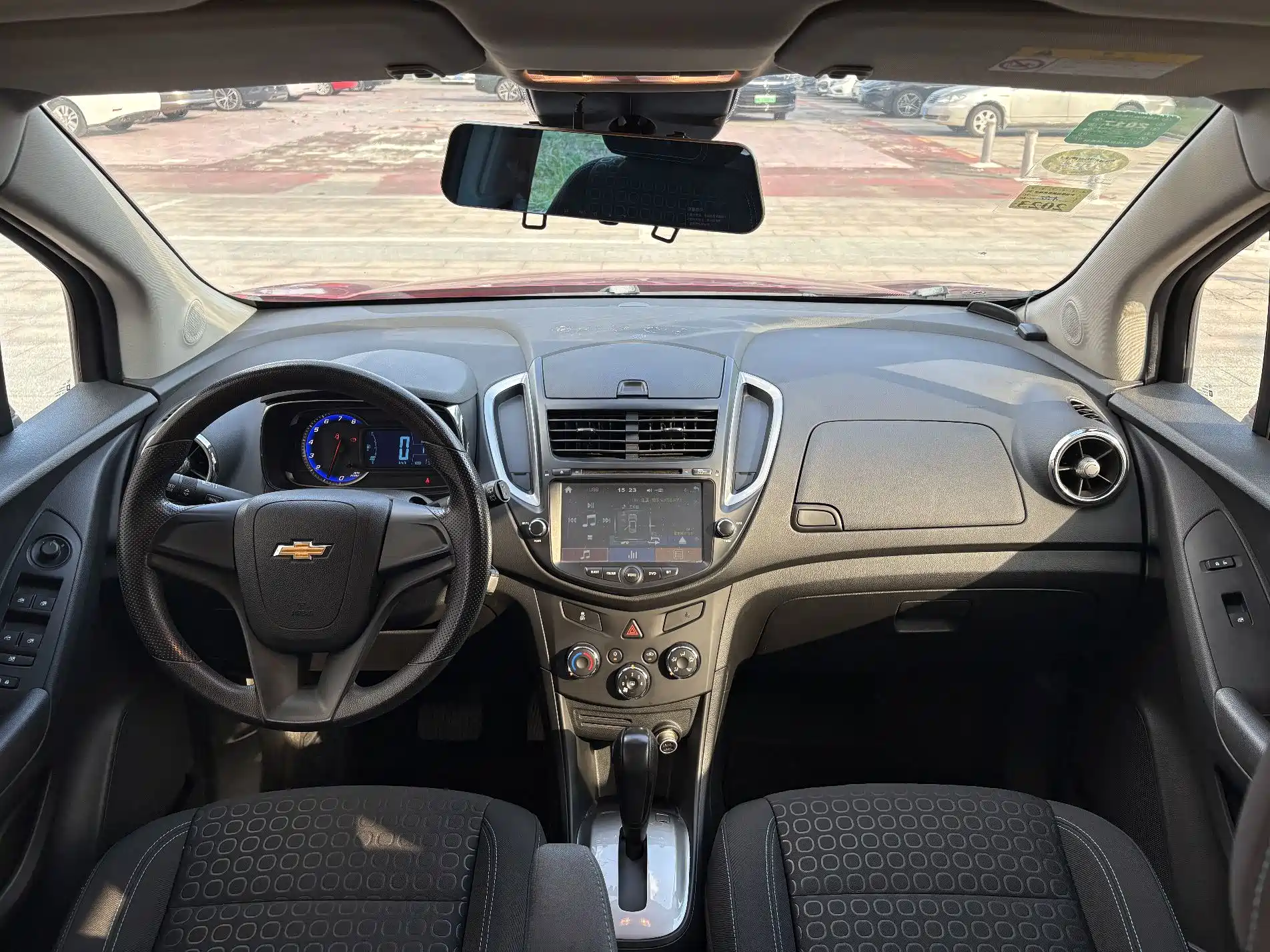 Photo 7 - Chevrolet Trax