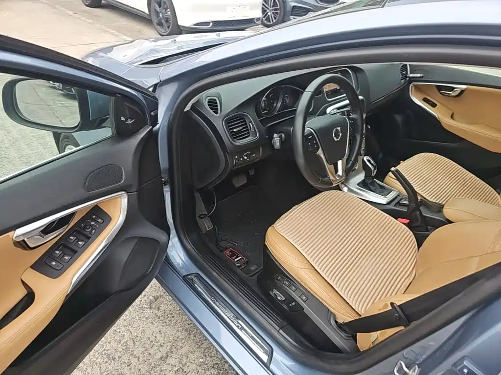 Фото 16 - Volvo V40