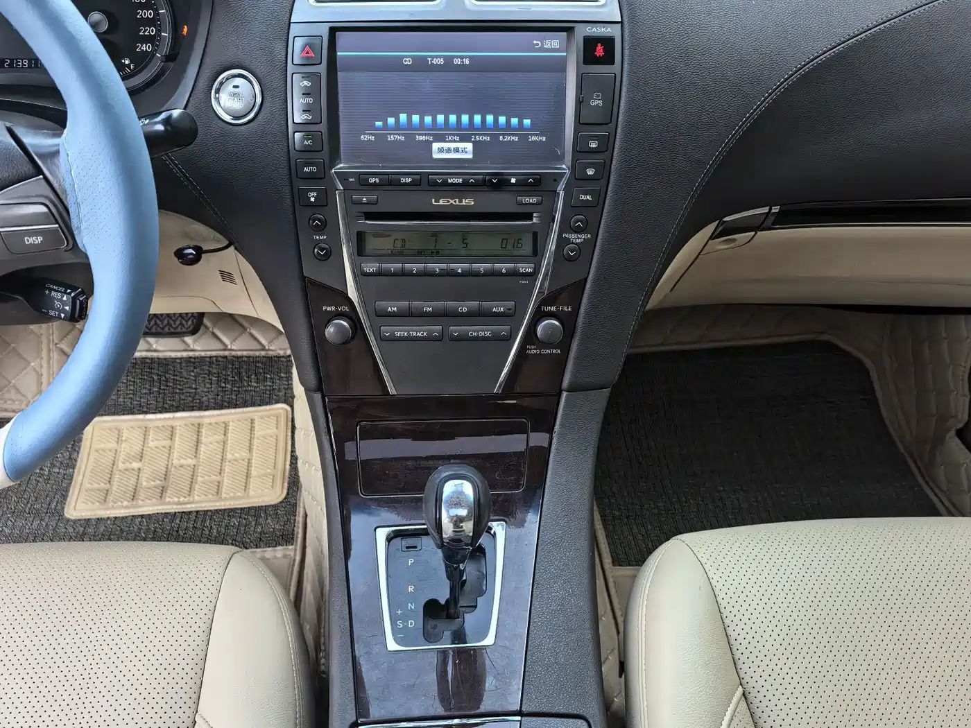 Фото 8 - Lexus ES