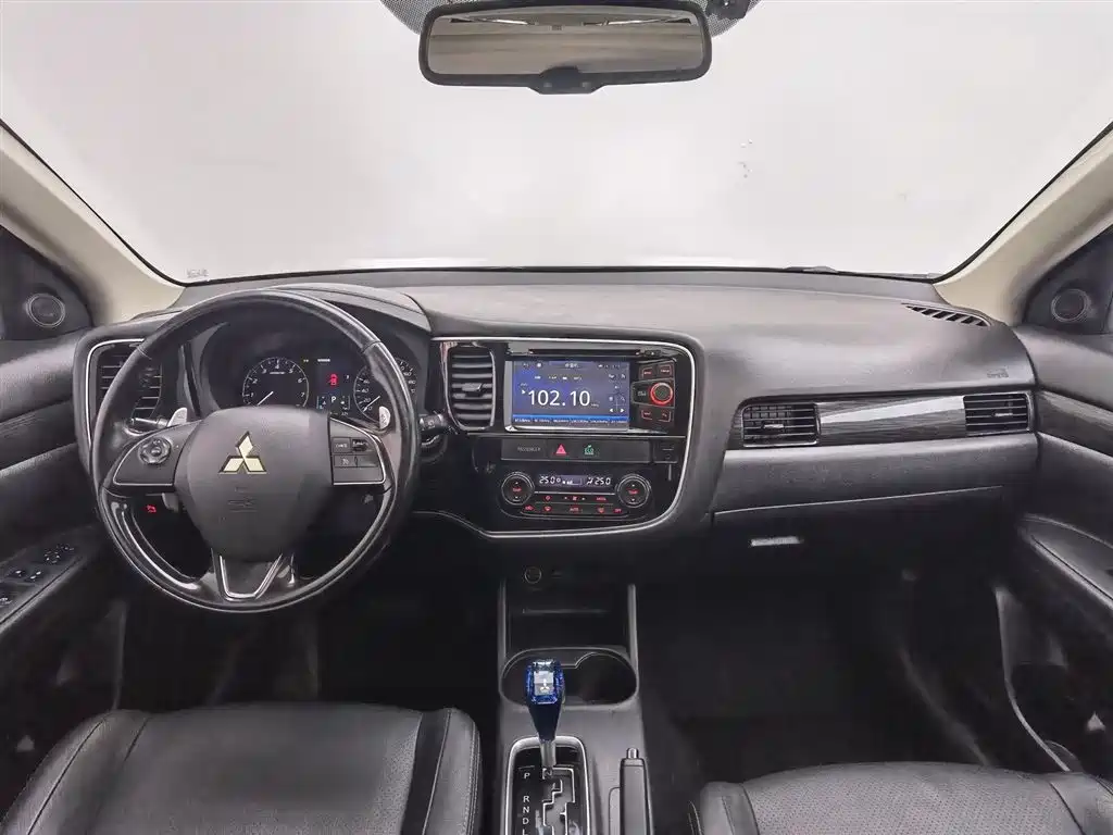 Mitsubishi Outlander (Import) 2016 2.4L 4WD Elite 5-seater фото 5