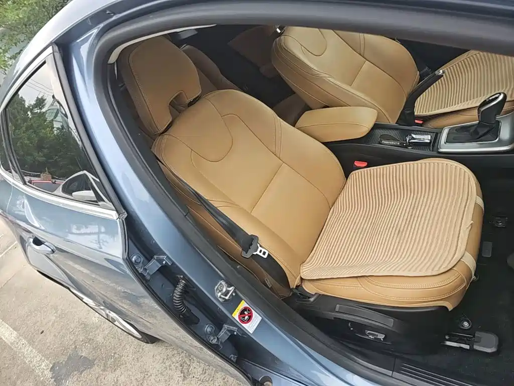 Фото 25 - Volvo V40