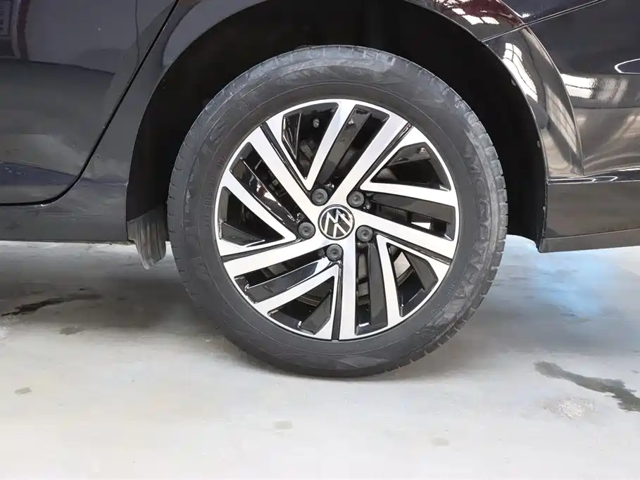 Volkswagen Lavida 2023 1.5L Auto Luxury Edition фото 32