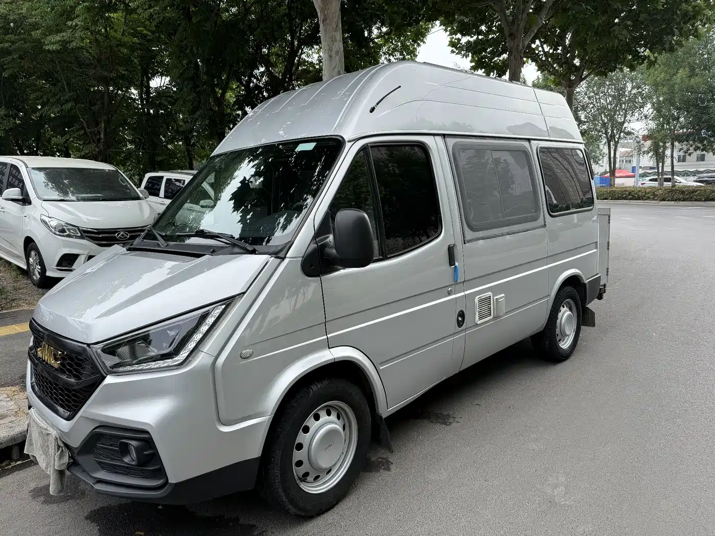 Jiangling Tesun 2022 2021 2.8T Space King Taurus Edition Short Wheelbase Medium-high Roof 6-seater Diesel China VI JX493