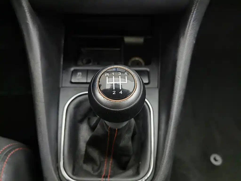 Volkswagen Golf 2012 1.6 Manual Comfort Type фото 13