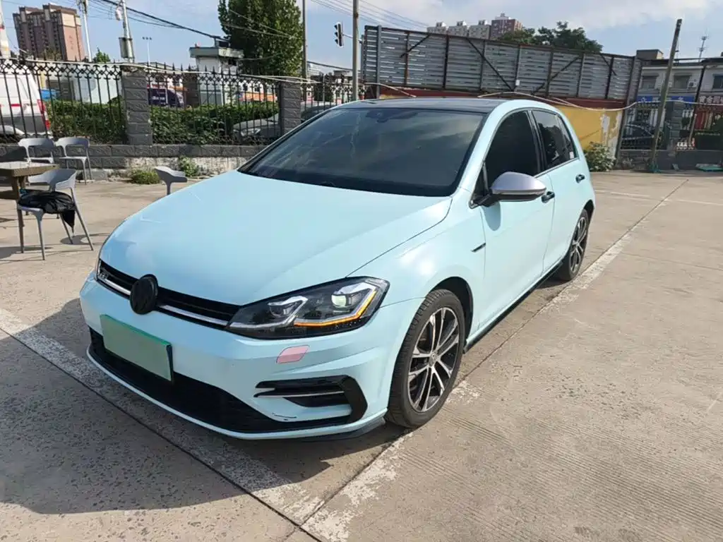 Photo 2 - Volkswagen Golf