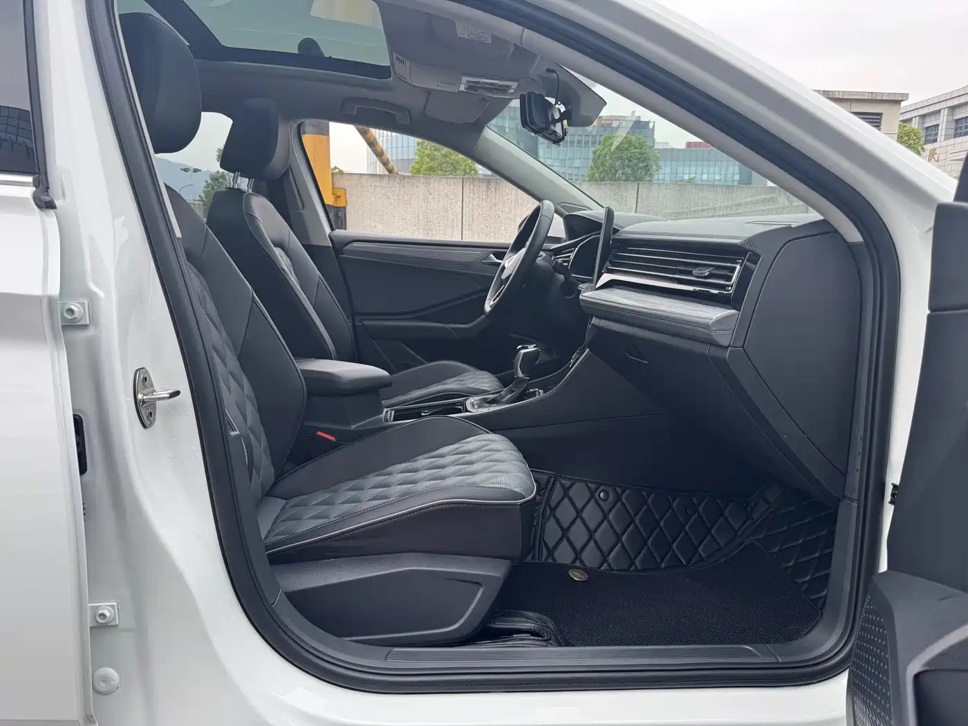 Volkswagen Sagitar 2024 300TSI DSG Surpass Edition фото 11