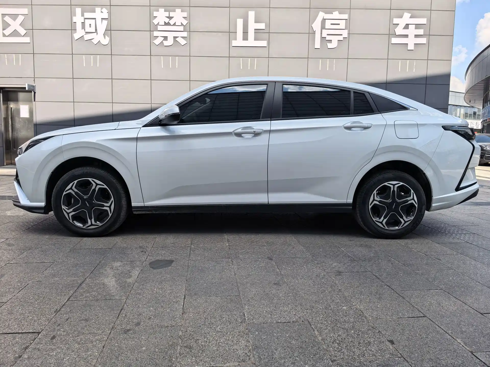 Фото 16 - Dongfeng Aeolus Yixuan