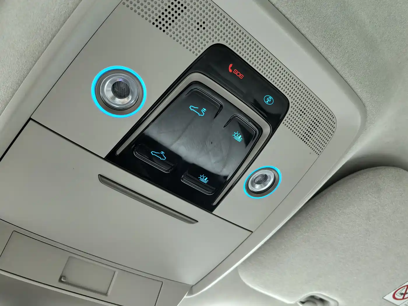 Denza D9 2022 DM-i 970 AWD Flagship фото 31