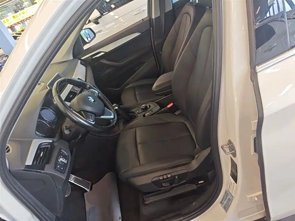 BMW X1 2019 sDrive20Li Leading Model фото 15