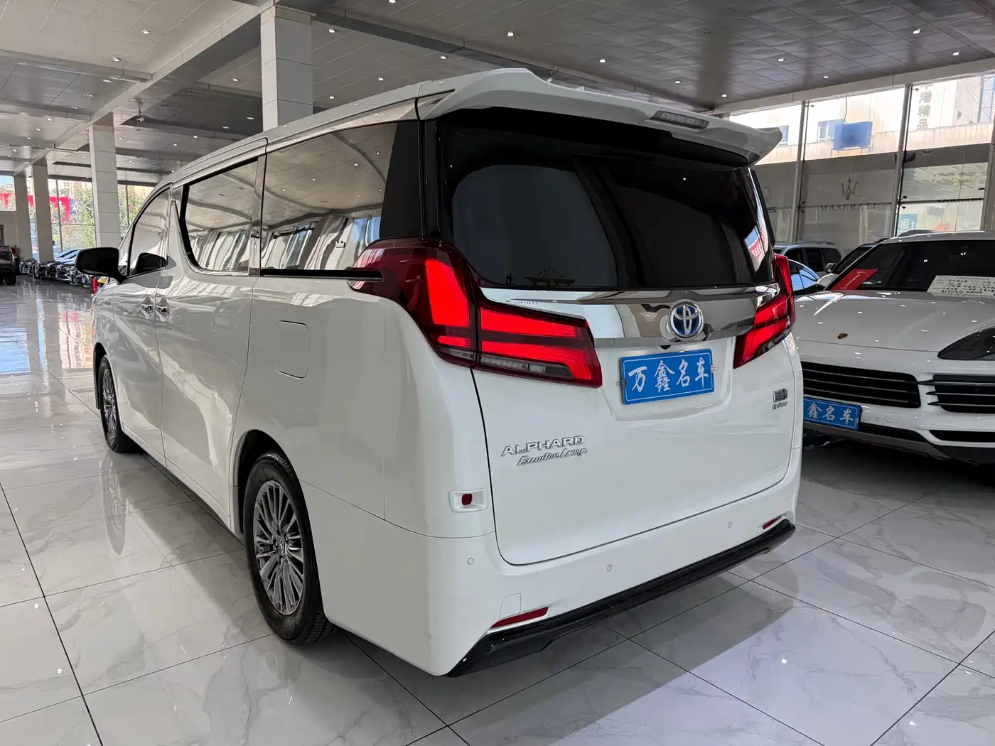 Toyota Alphard 2021 Hybrid 2.5L Premium фото 18