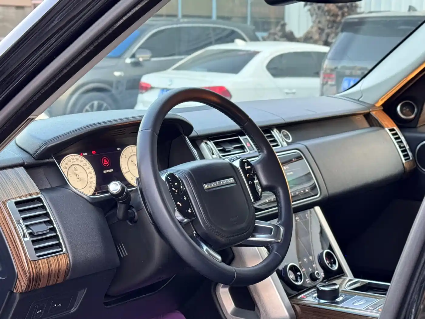 Land Rover Range Rover 2018 3.0 SC V6 Golden Age Edition фото 4