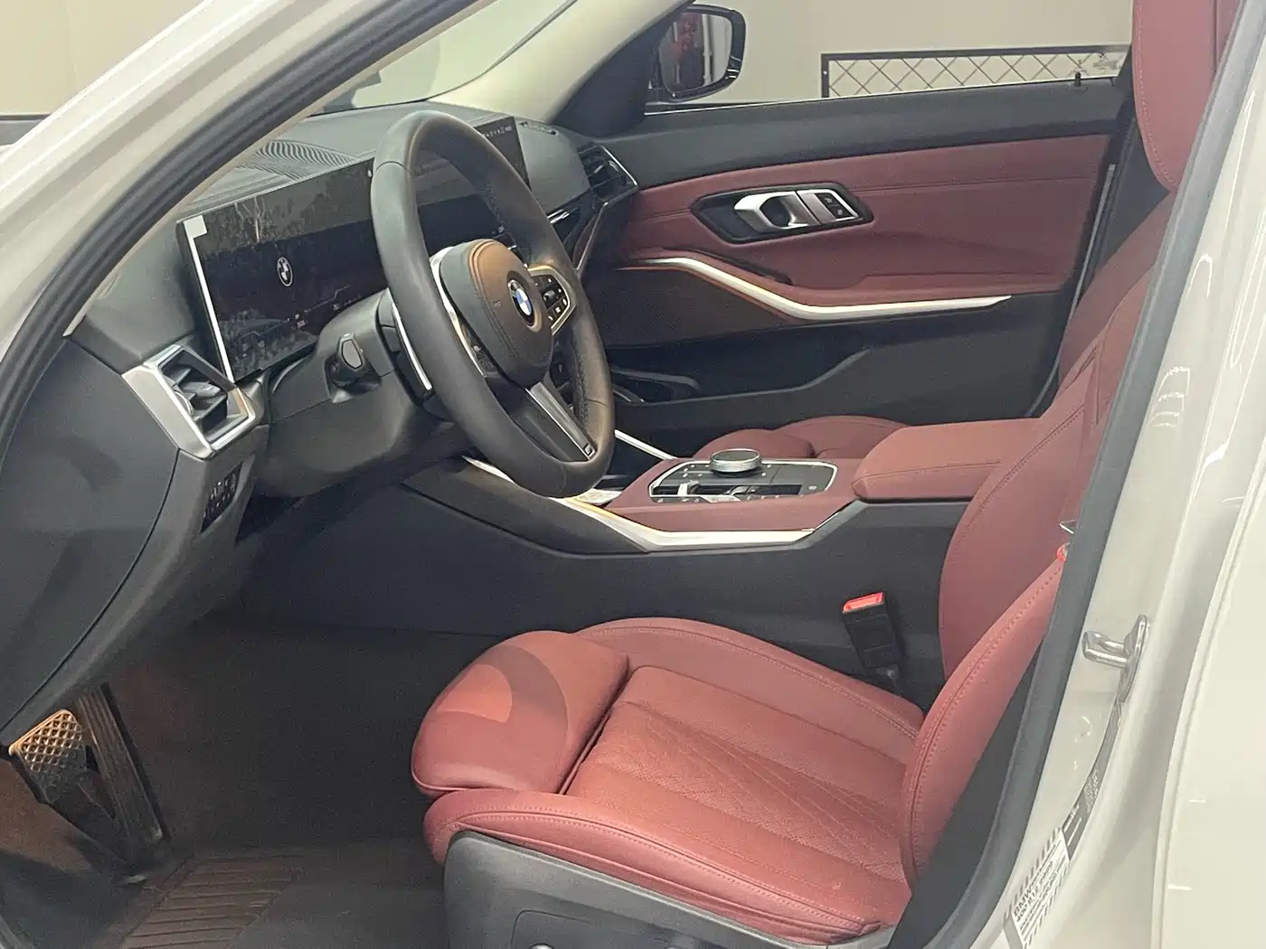BMW 3 Series 2023 320Li M Sport Package фото 10