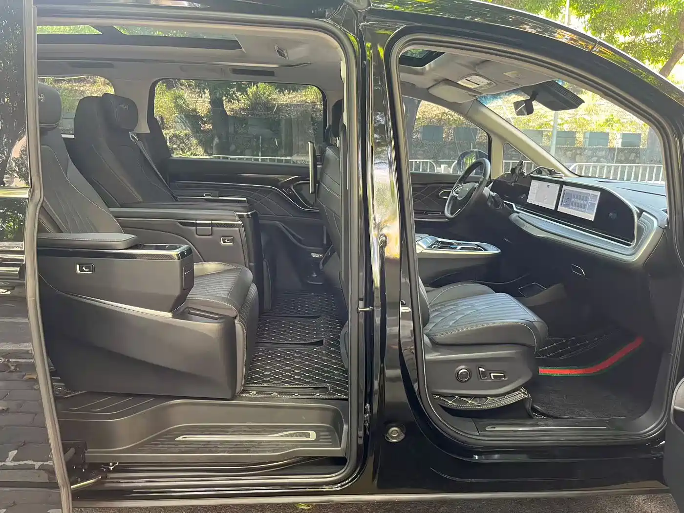 Maxus MIFA 9 2022 2022 Long Range Alpine 6-Seater