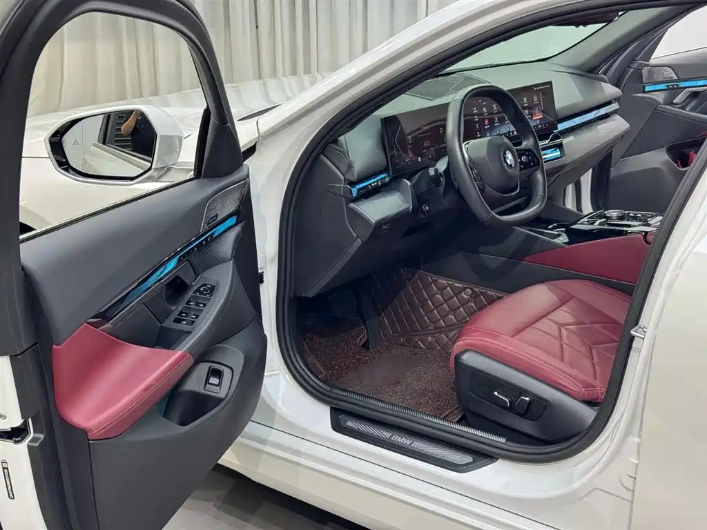 BMW 5 Series 2024 530Li Leading Model Luxury Package фото 4