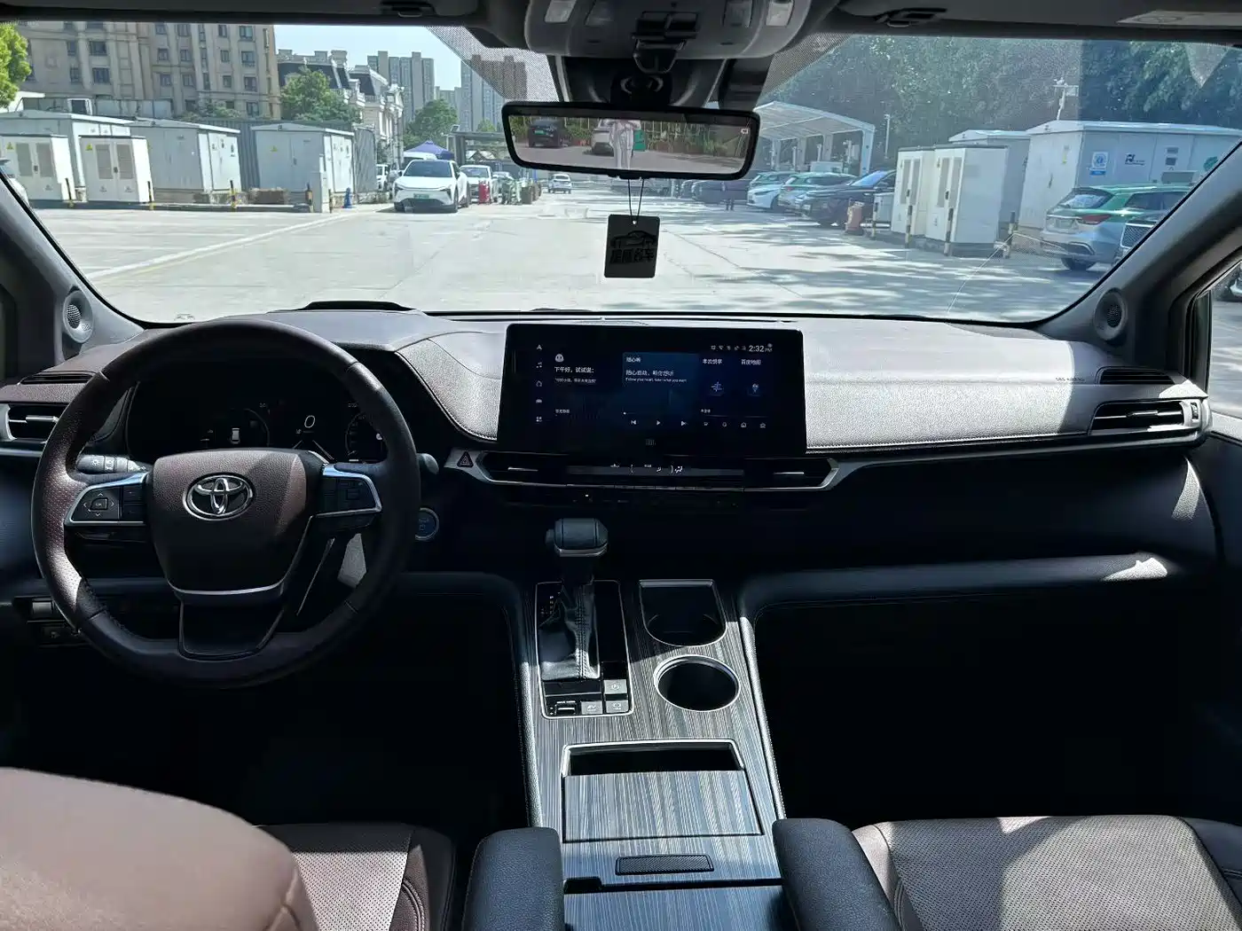 Toyota Sienna 2021 2.5L Hybrid Platinum Edition фото 10