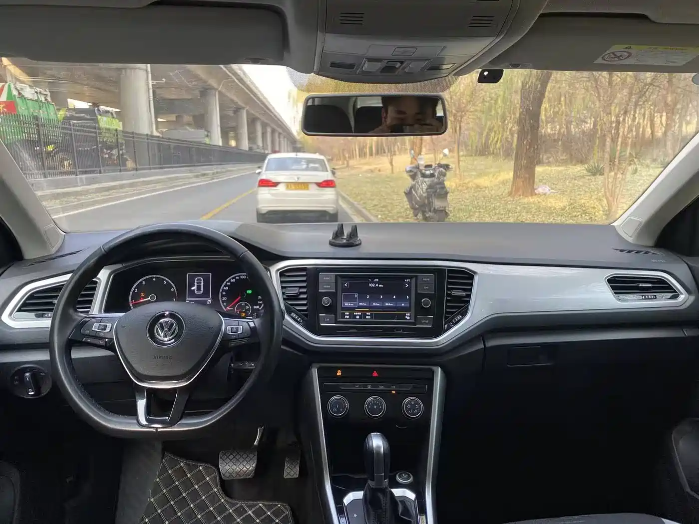 VOLKSWAGEN T-ROC EXPLORING SONGS