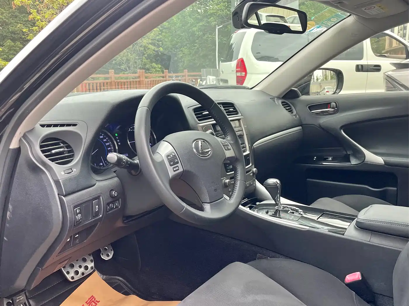Lexus IS 2011 250 Sport фото 11