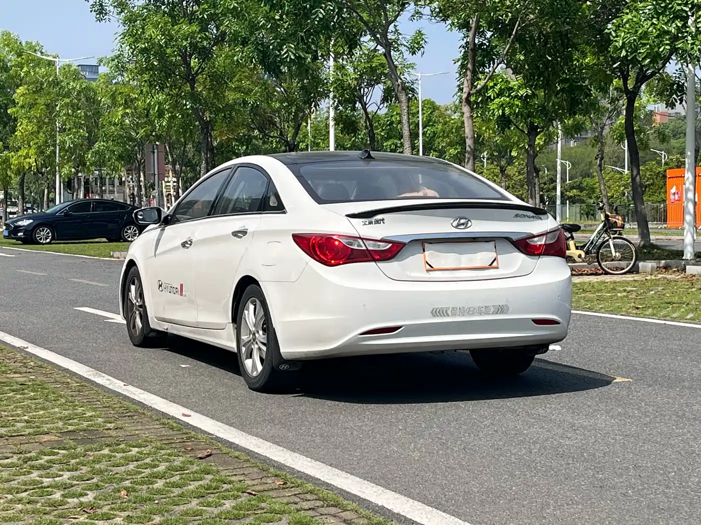 Hyundai Sonata 2011 2.0L Automatic Luxury фото 7