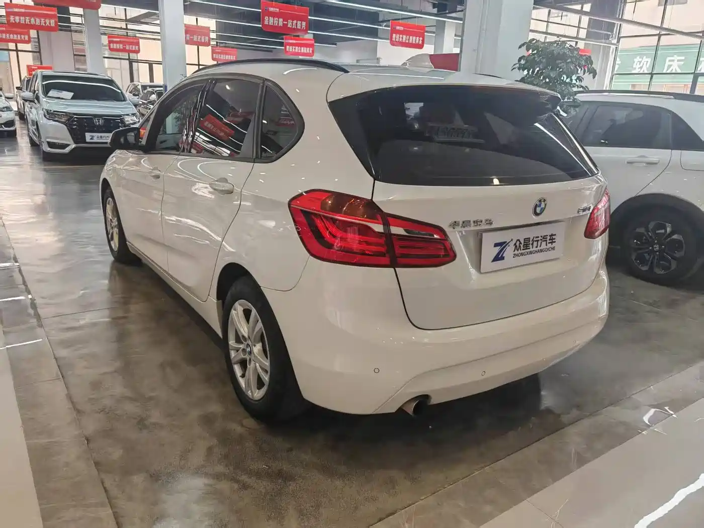 BMW 2 Series Touring 2016 218i Leading фото 6