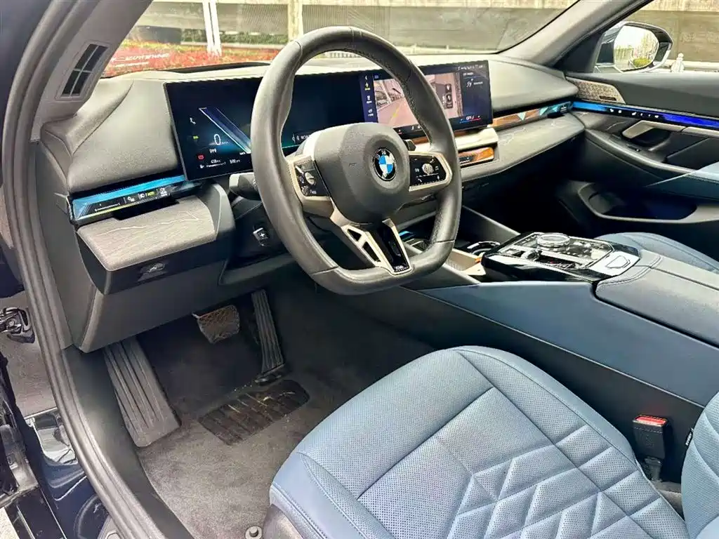 BMW 5 Series 2025 530Li Premium M Sport Package фото 7
