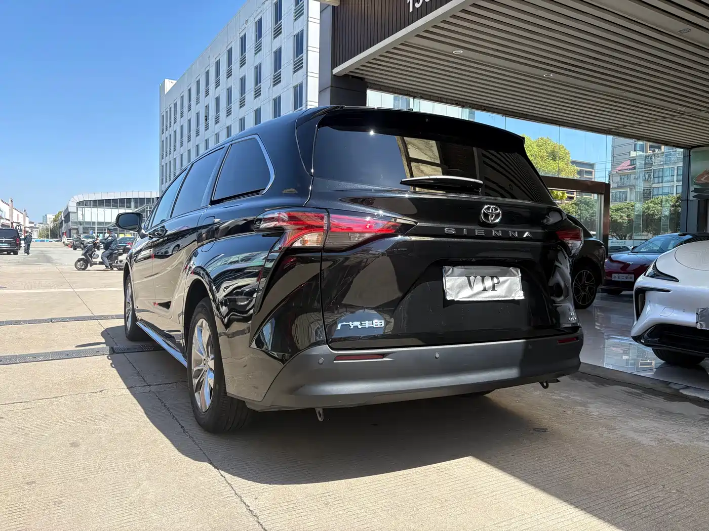 Toyota Sienna 2024 2.5L Hybrid Comfort Edition фото 5