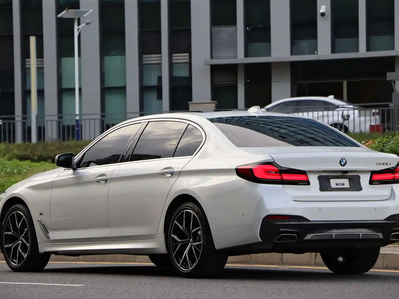BMW 5 Series 2022 530Li Exclusive M Sport Package фото 4