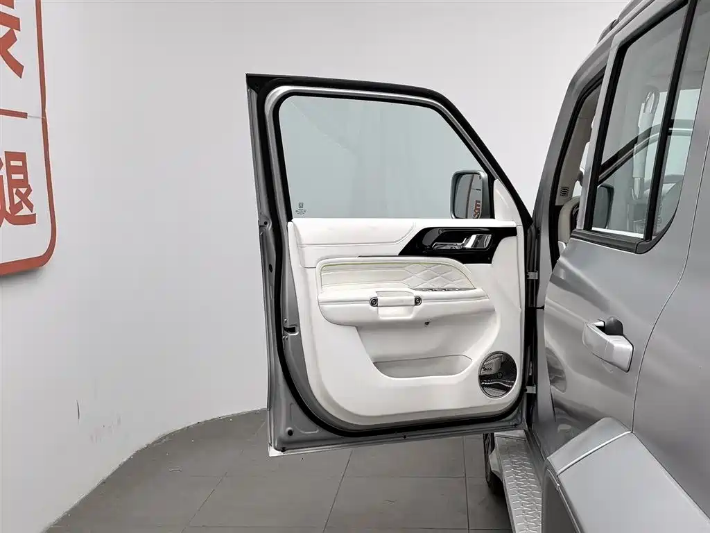 TANK CO CREATION TANK 300